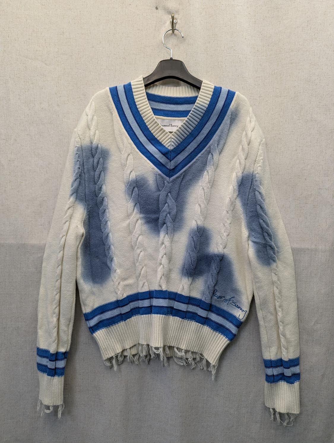 하우스오브써니 블루 브이넥 케이블 니트 상품이미지1