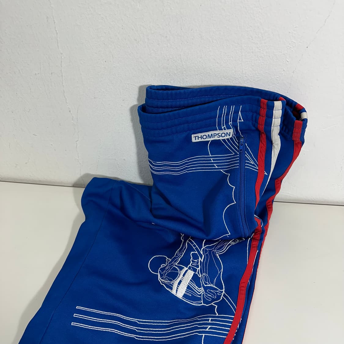 105 아디다스 신영국 톰슨 블루 자수 트랙팬츠 상품이미지1