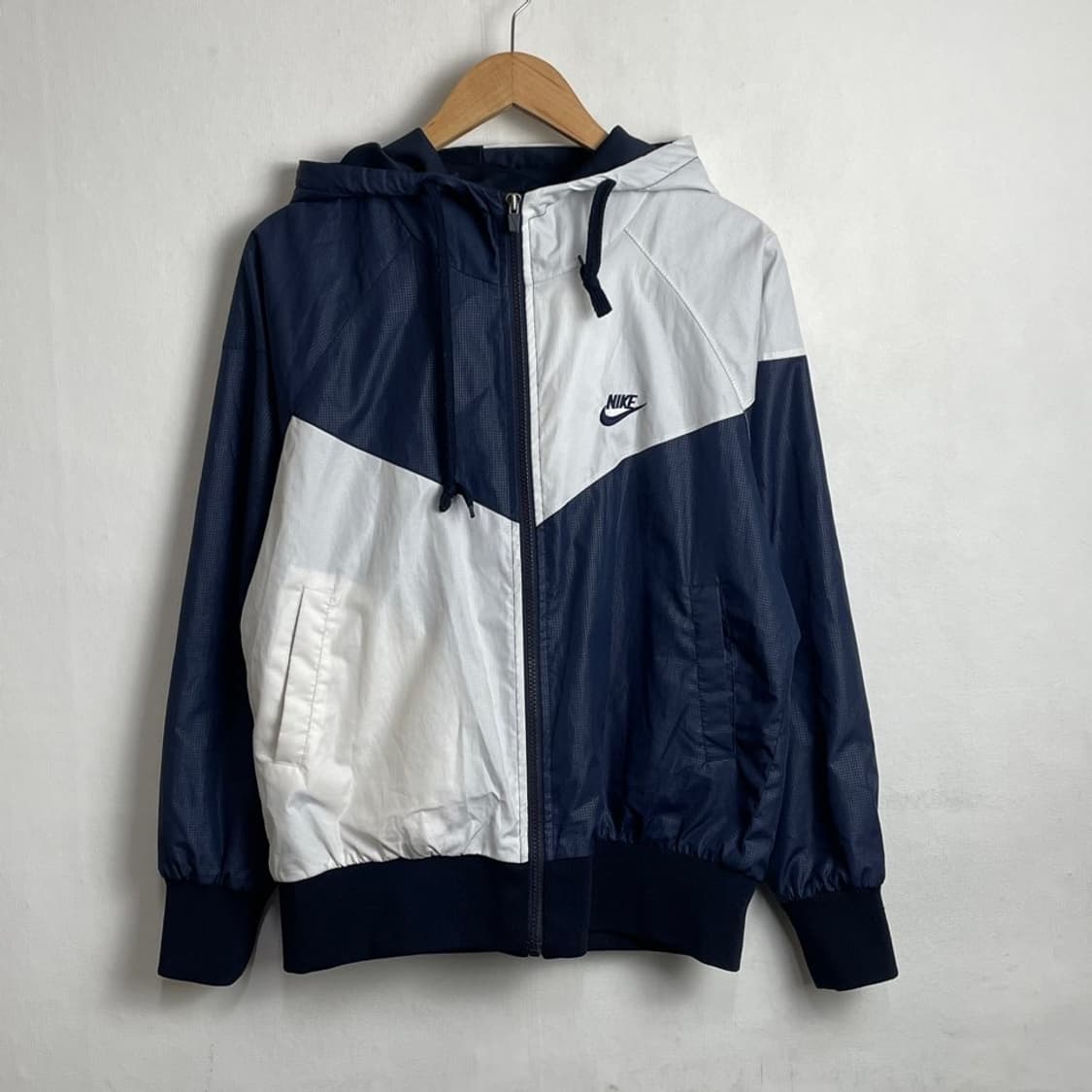 나이키 스우시 바람막이 상품이미지2