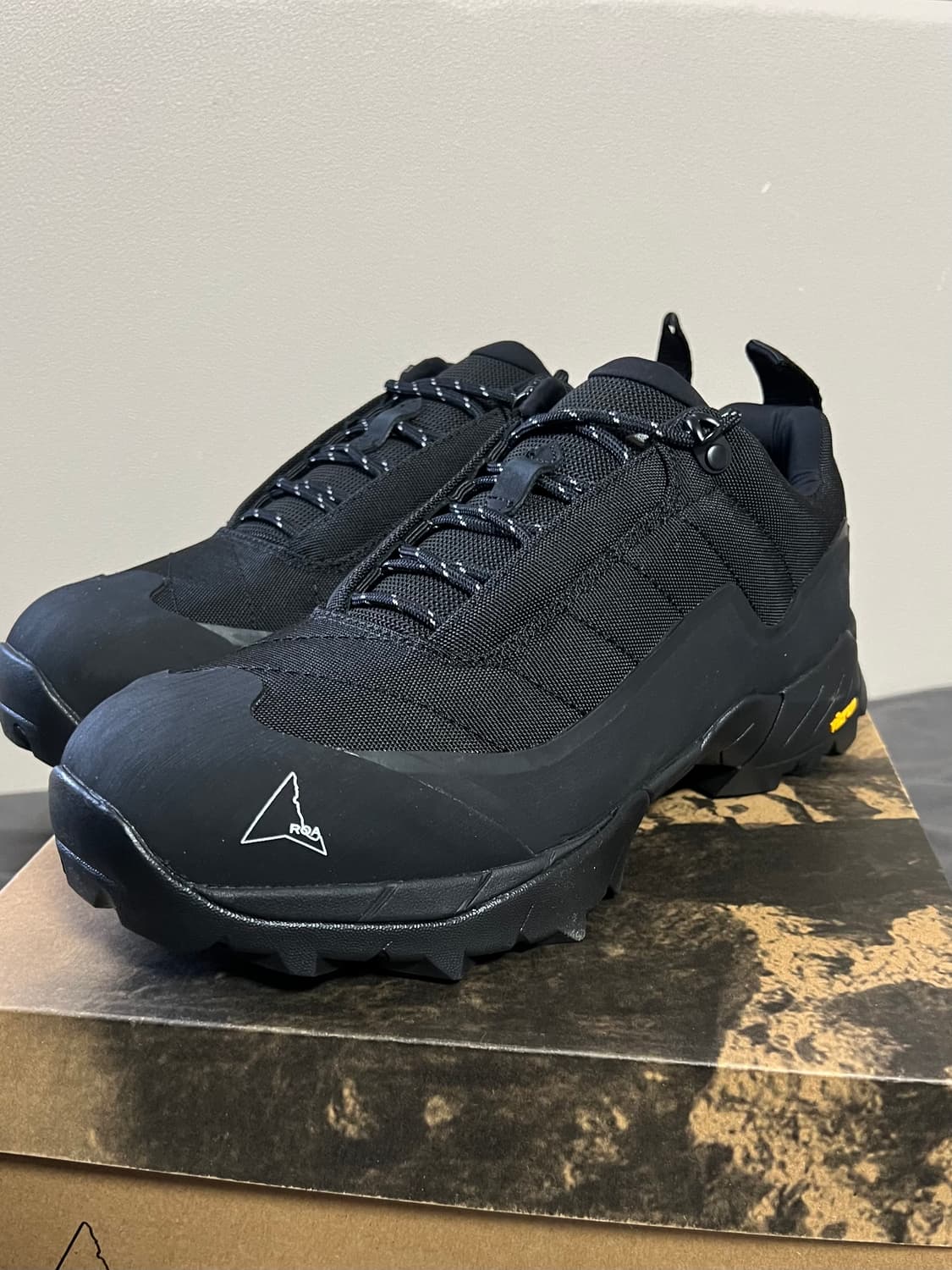 (42) 로아 카타리나 블랙 새상품 정가50 상품이미지1