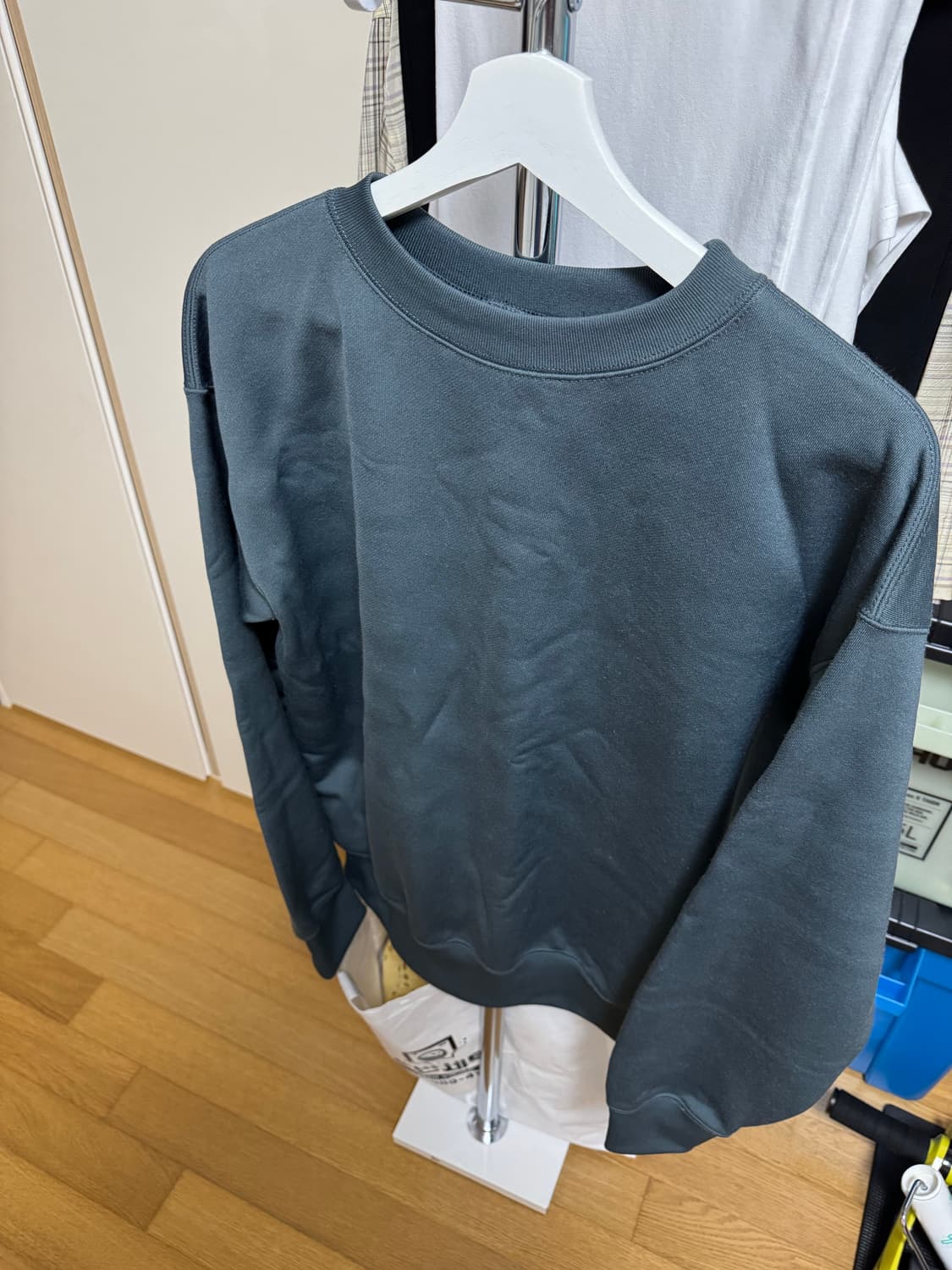 오라리 청녹색 맨투맨 판매중! 상품이미지1