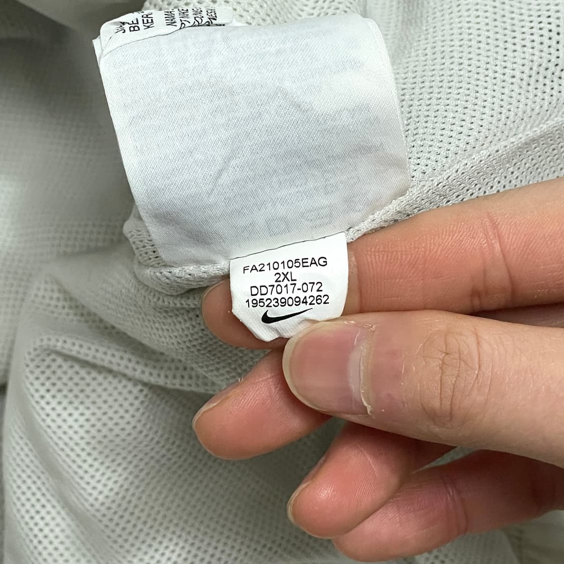 나이키 스몰로고 아이보리 바람막이 맨투맨 남성XXL 상품이미지5