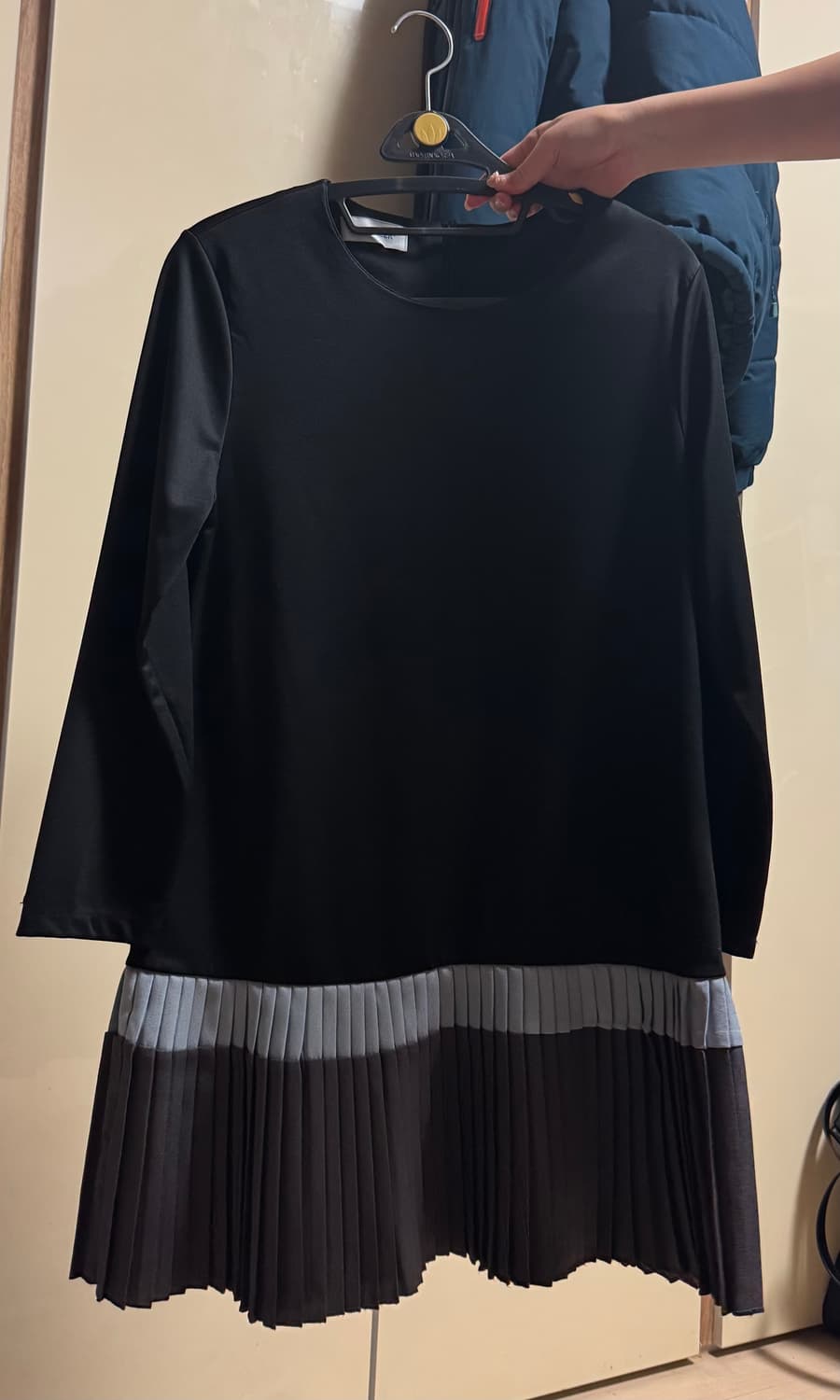 몽끌레어 플리츠 원피스 상품이미지1