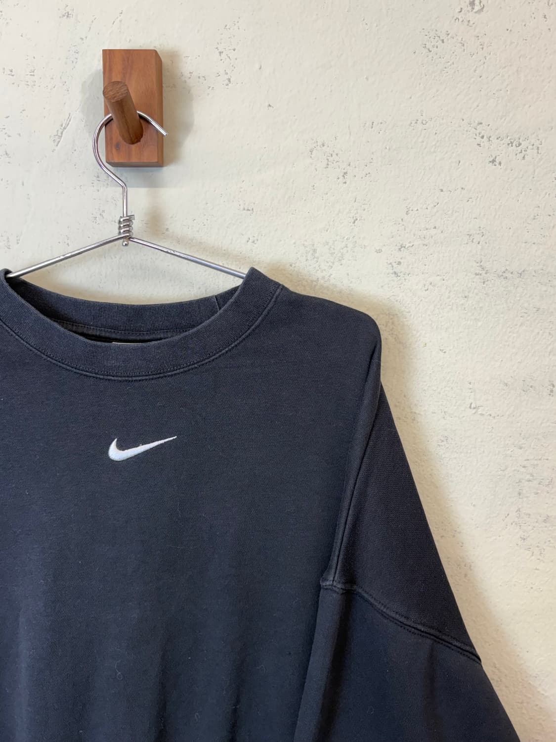 나이키 미드 스우시 크롭 맨투맨 블랙 상품이미지2