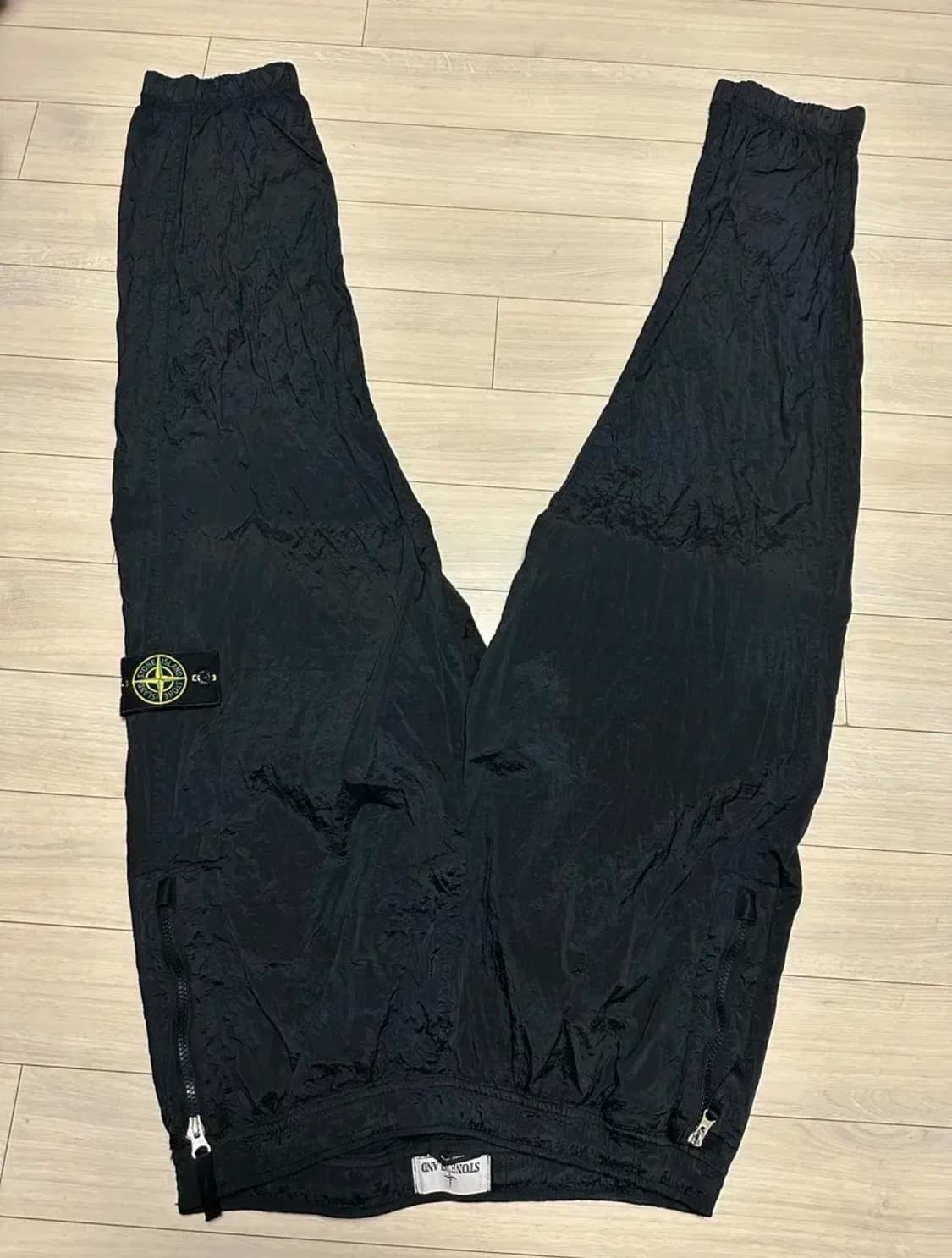 스톤아일랜드 나일론 메탈 팬츠 상품이미지1