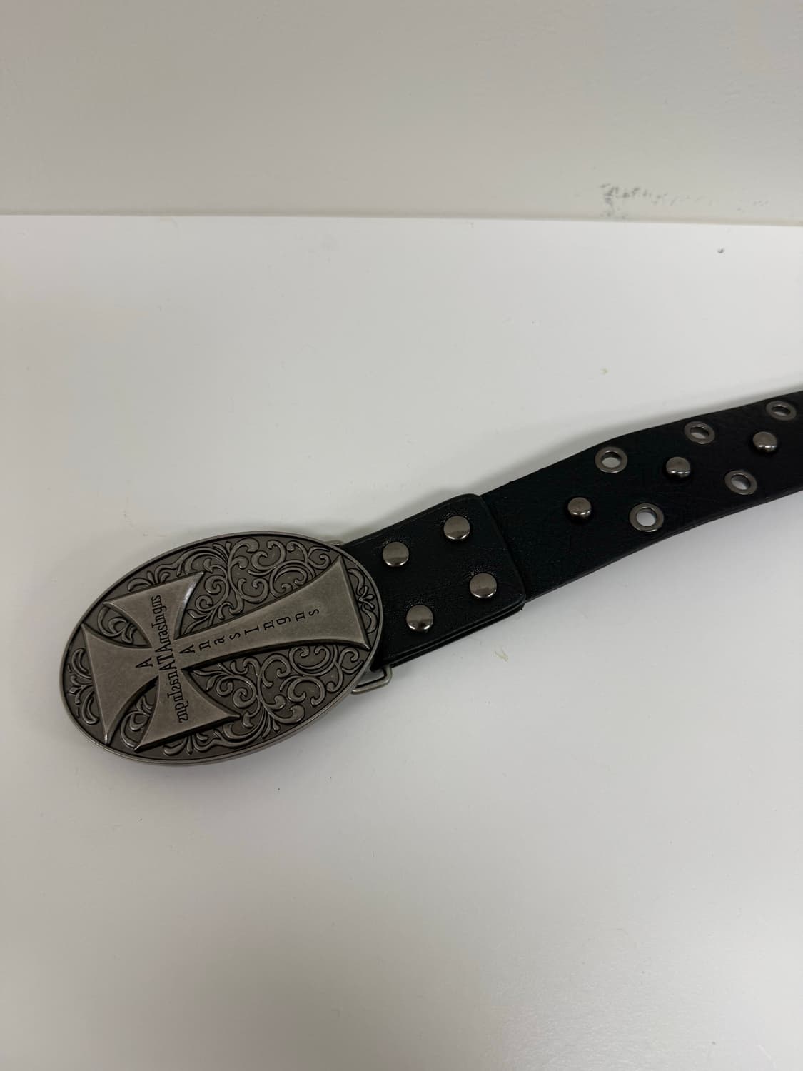 CROSS STUDDED EYELET LEATHER BELT 상품이미지3