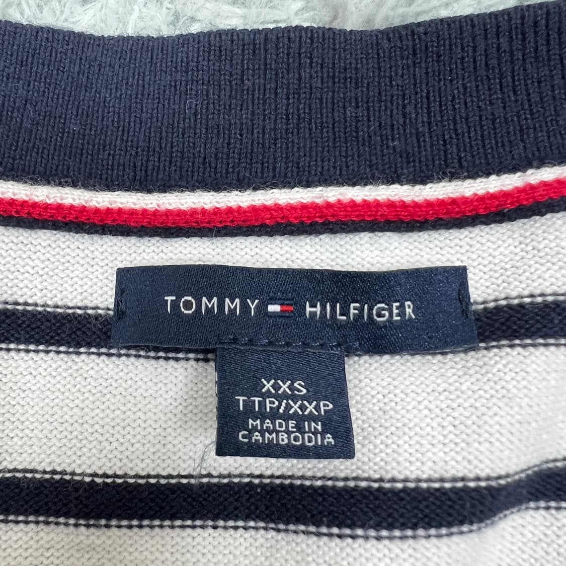 타미힐피거  여성 스트라이프 브이넥 경량 니트 44 상품이미지4