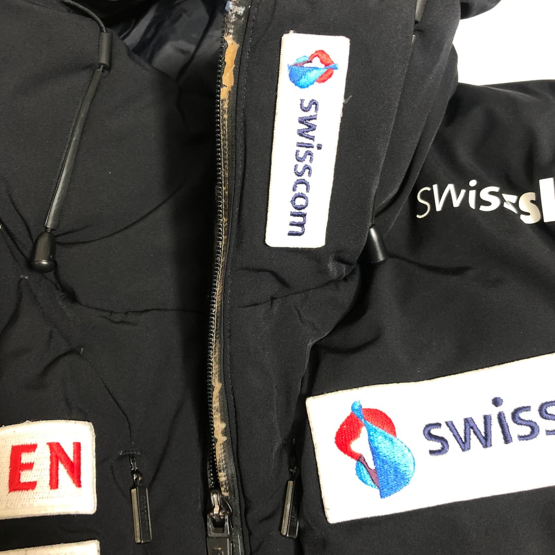 데상트 스위스 레플리카 패딩 M 상품이미지3