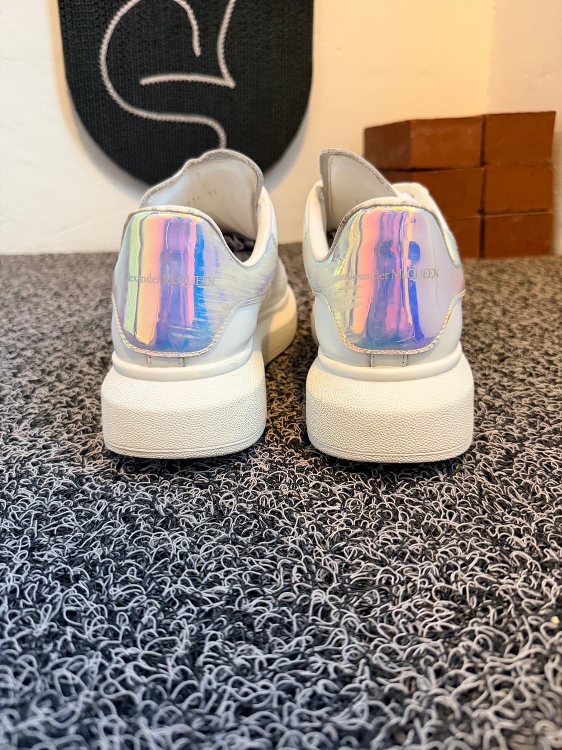 알렉산더 맥퀸 오버사이즈 스니커즈 - 홀로그램 탭 (39사이즈) 상품이미지4