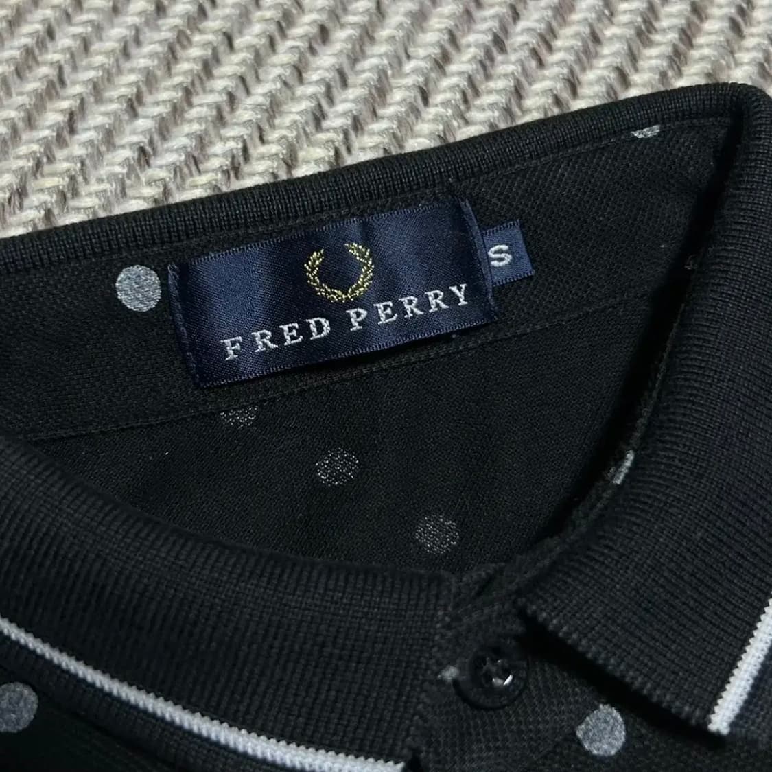 [S] Fredperry 프레드페리 도트 블랙 반팔 카라티 상품이미지6