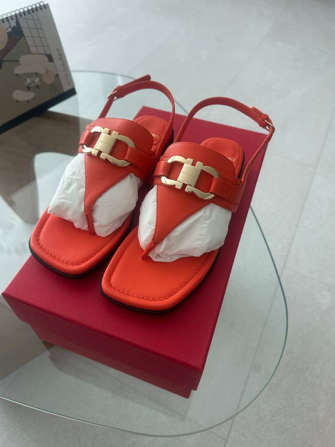 페라가모 샌들 225 새상품 상품이미지2