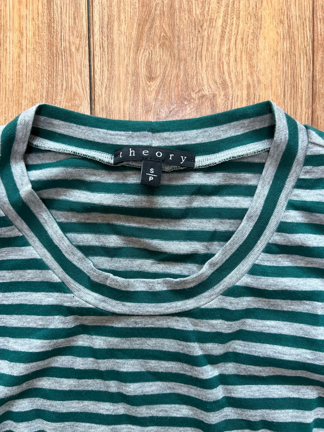 띠어리 그린 스트라이프 긴팔 티셔츠 상품이미지3