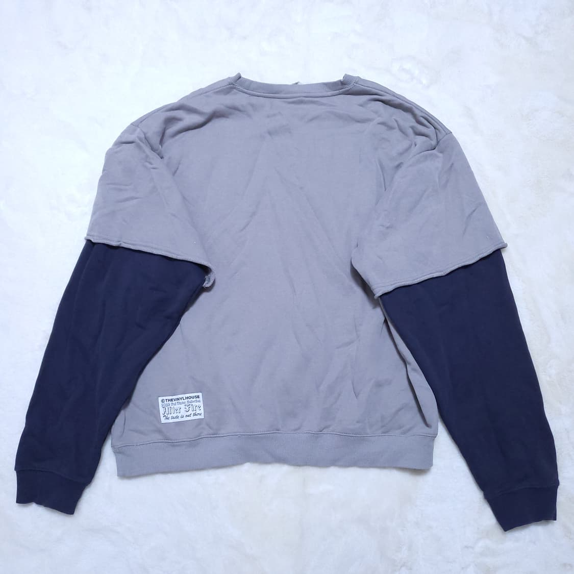 더바이닐하우스 맨투맨 L 0310 뽀샤샤 상품이미지2