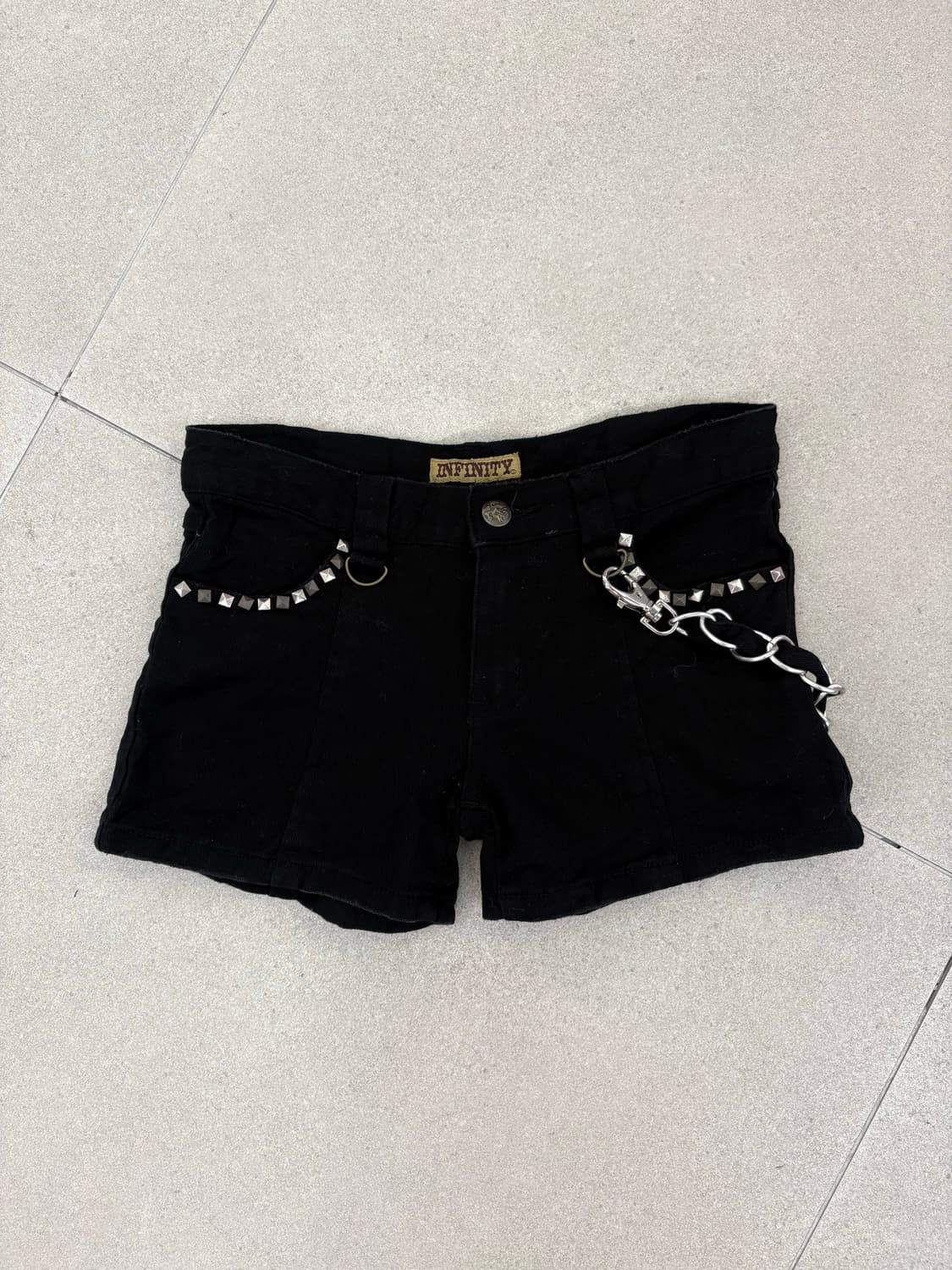체인 스터드 반바지 상품이미지1