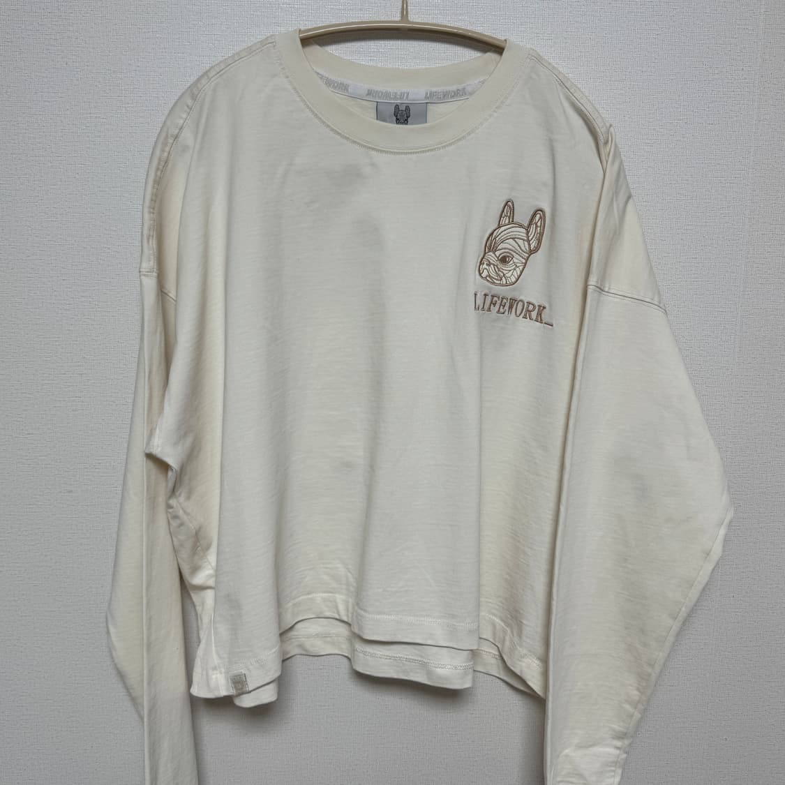 라이프워크 아이보리 불독 자수 긴팔크롭티셔츠 상품이미지1