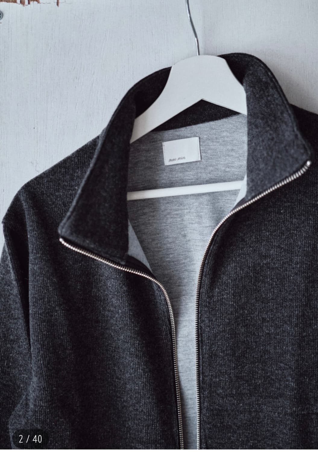 모노프리베 Textuerd High Neck Zip - chacoal 상품이미지2