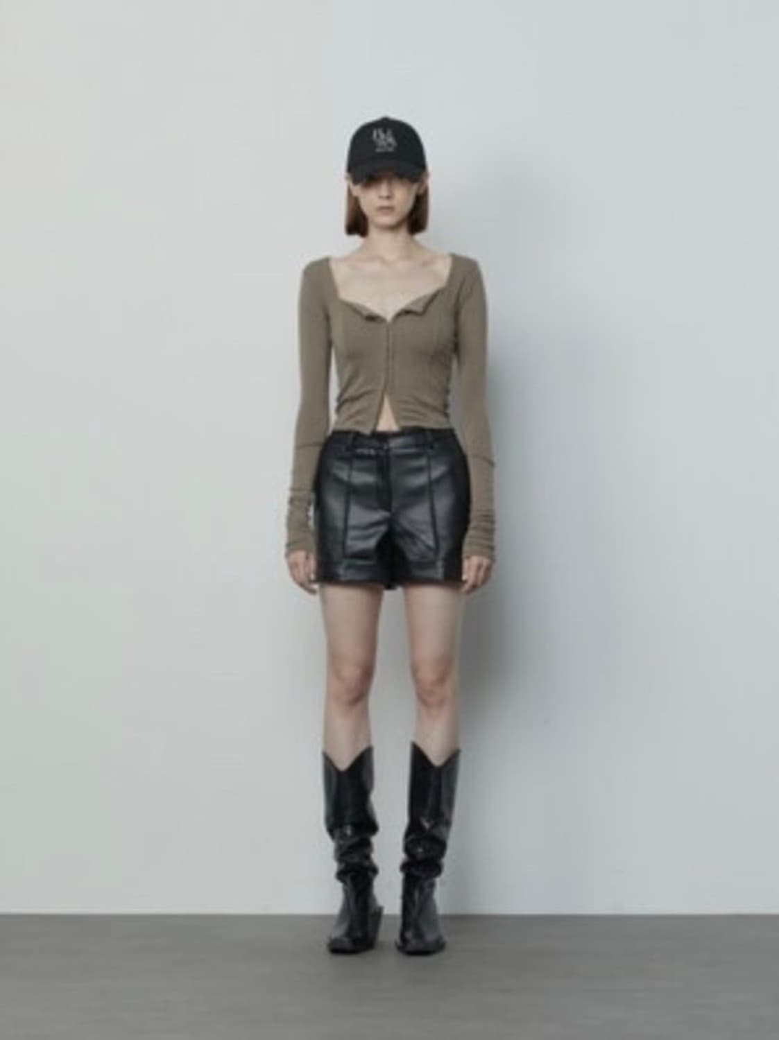 보헤미안서울 롤업 레더 쇼츠 상품이미지1