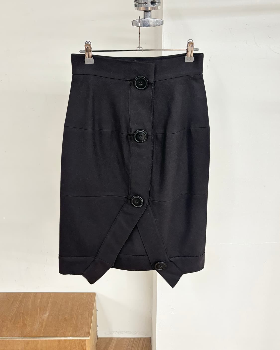 비비안 웨스트우드 버튼 미디 스커트 상품이미지1