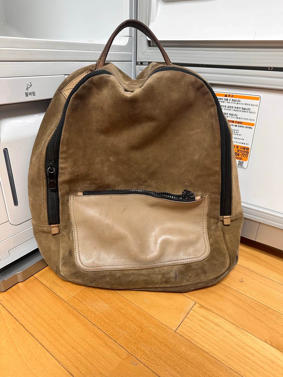 이지 시즌 1 가죽 백팩 카키 상품이미지1