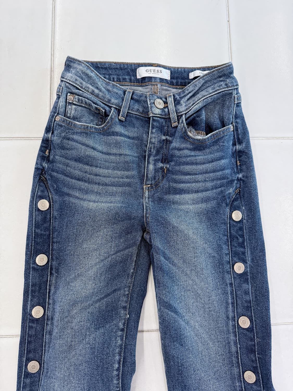 GUESS 상품이미지2