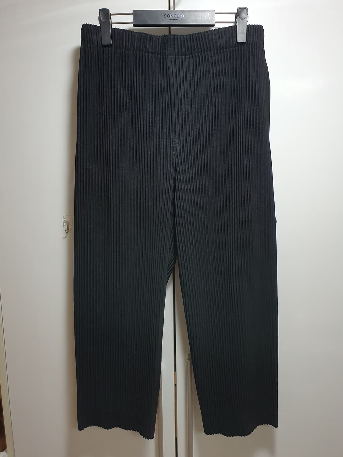 옴므플리세 JF123 크롭 플리츠 팬츠 블랙 3사이즈 상품이미지1