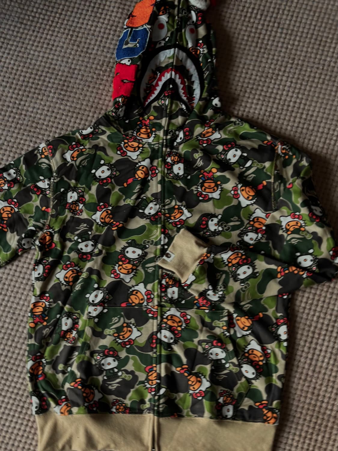 베이프 헬로키티 콜라보 샤크 후드 집업 L 상품이미지1