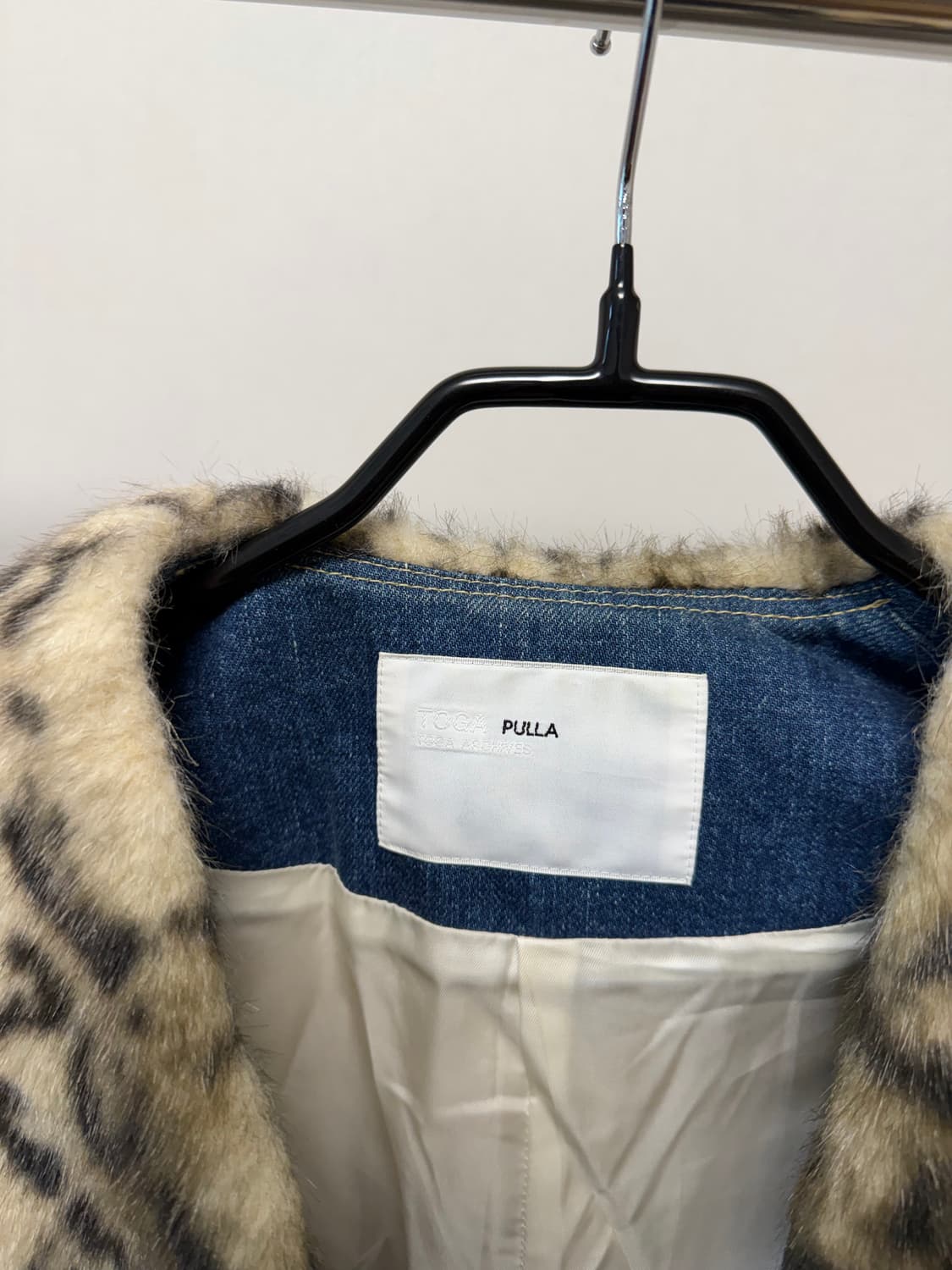 TOGA PULLA Leopard Faux Fur Denim Jacket 상품이미지4