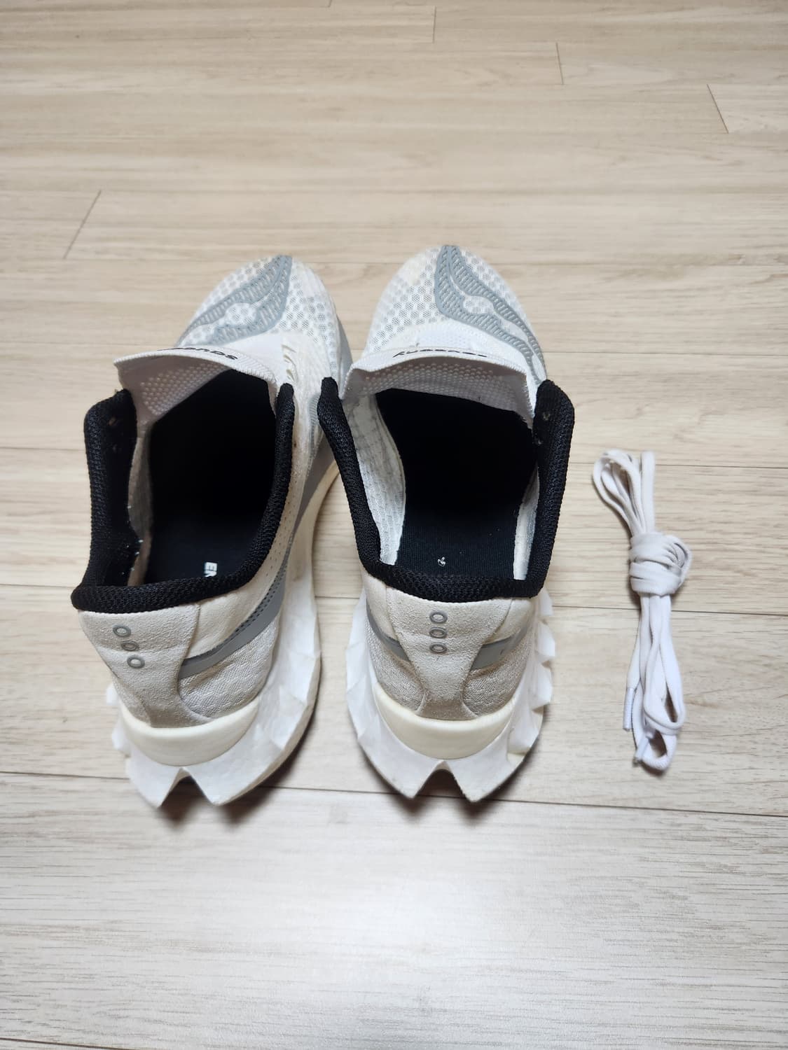 [써코니] 엔돌핀 프로4 화이트실버 카본화 285 상품이미지3