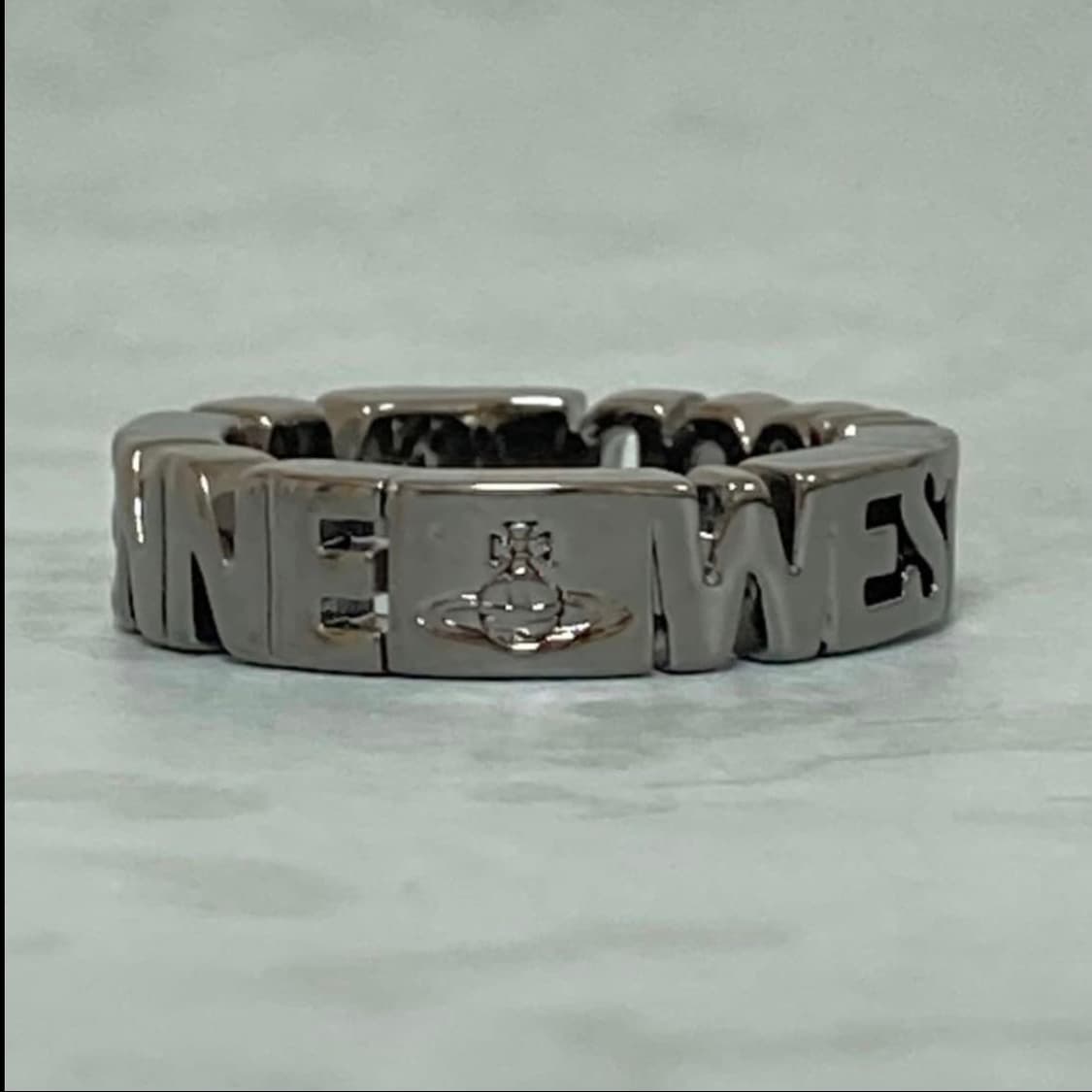 비비안웨스트우드 아카이브 레터링 orb 로고 반지 상품이미지2