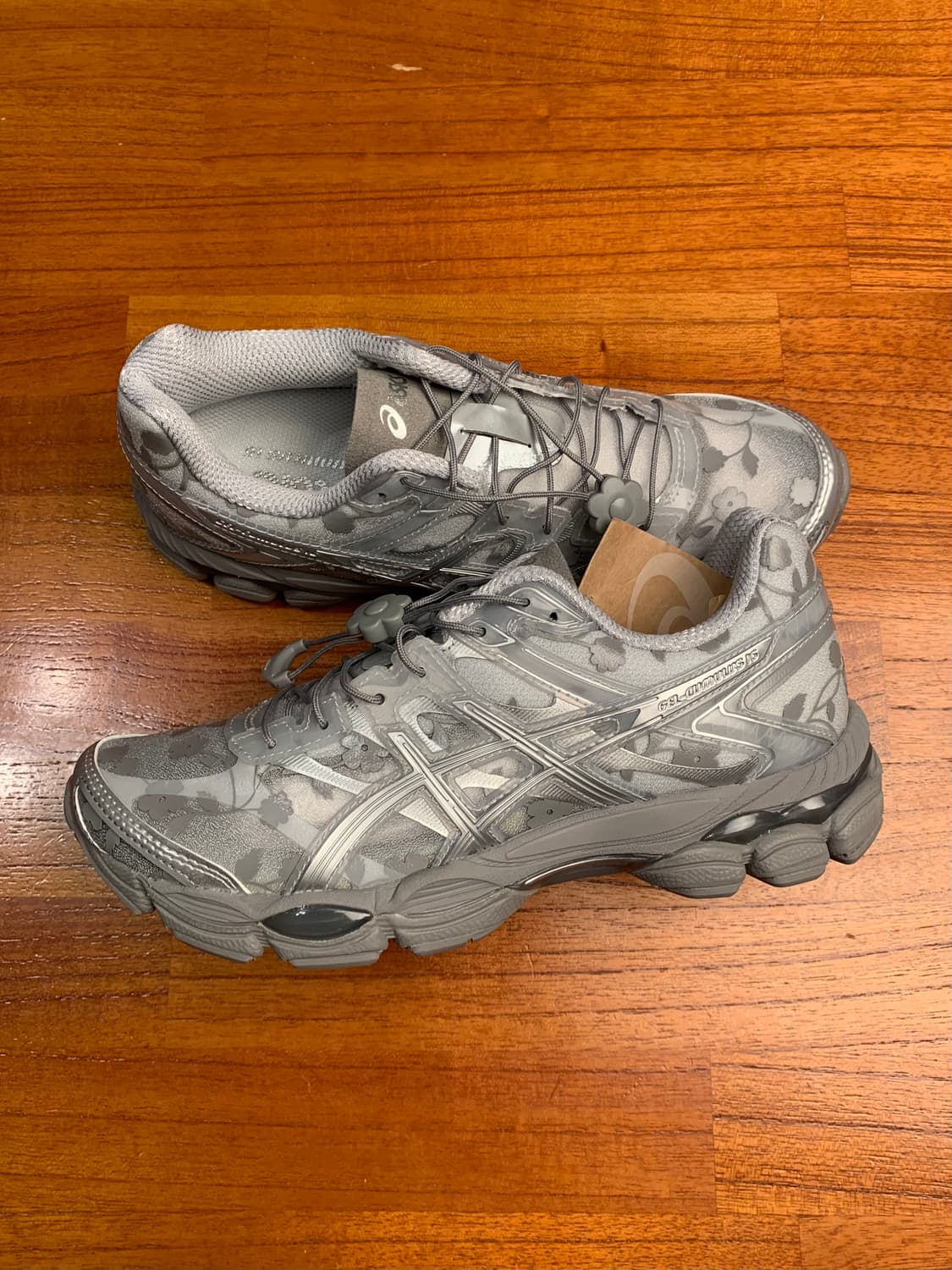 세실리아 반센 아식스 젤 큐뮬러스 그레이 퓨어실버 230 & 225 상품이미지1