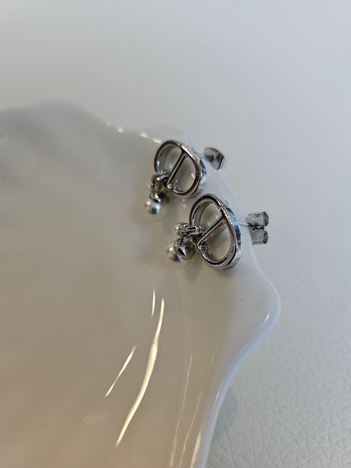 디올 업사이클링 드롭진주 실버 귀걸이 상품이미지3