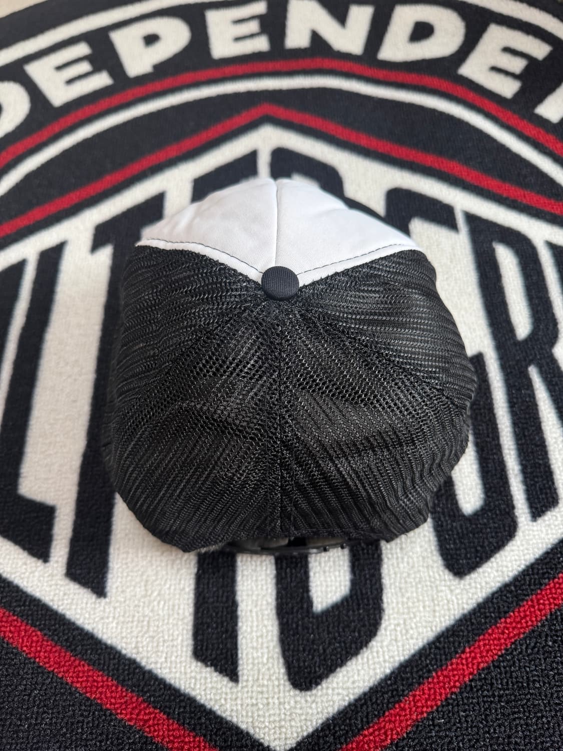 혼 앤 혼 메쉬 폼 트러커 로프 스냅백 캡 화이트 앤 블랙 상품이미지4