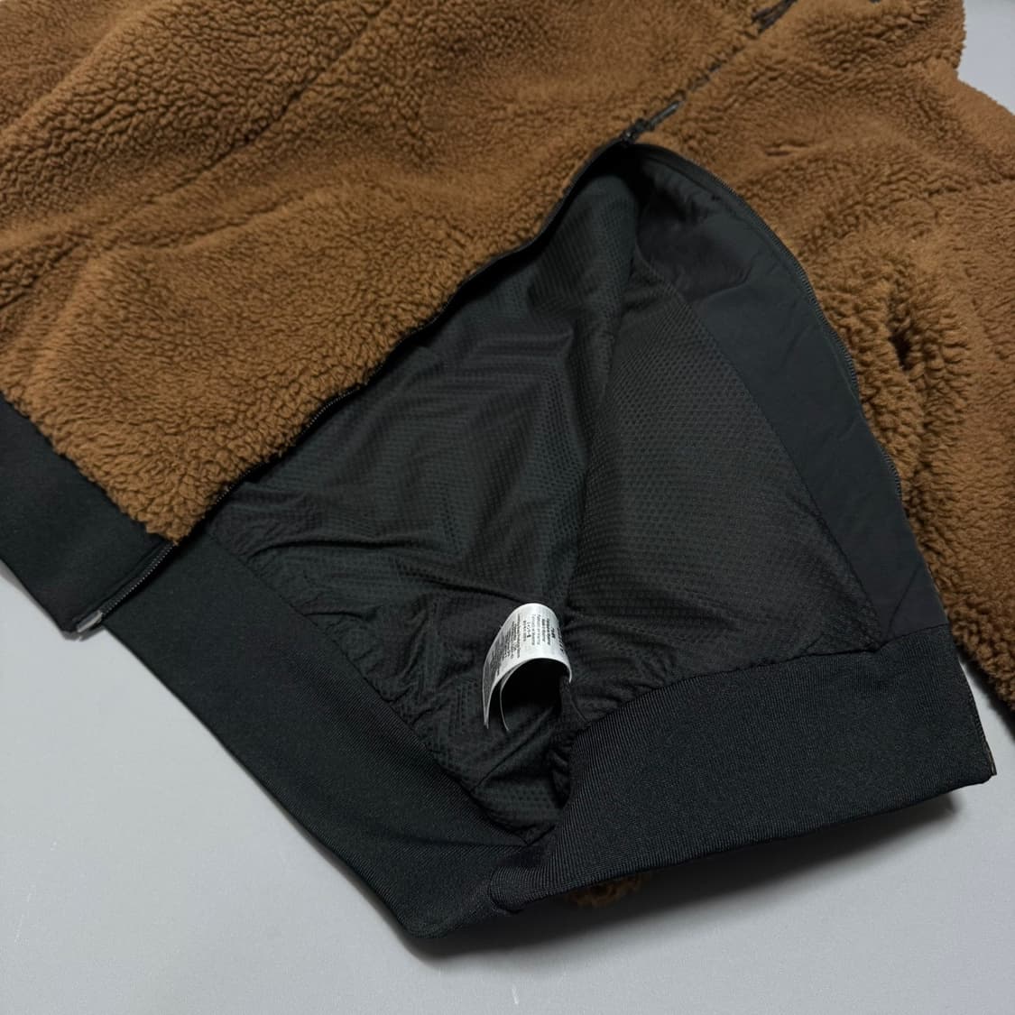 오클리(OAKLEY) 브라운 서클 자수로고 폴리 혼방 덤블 플리스 자켓 상품이미지5