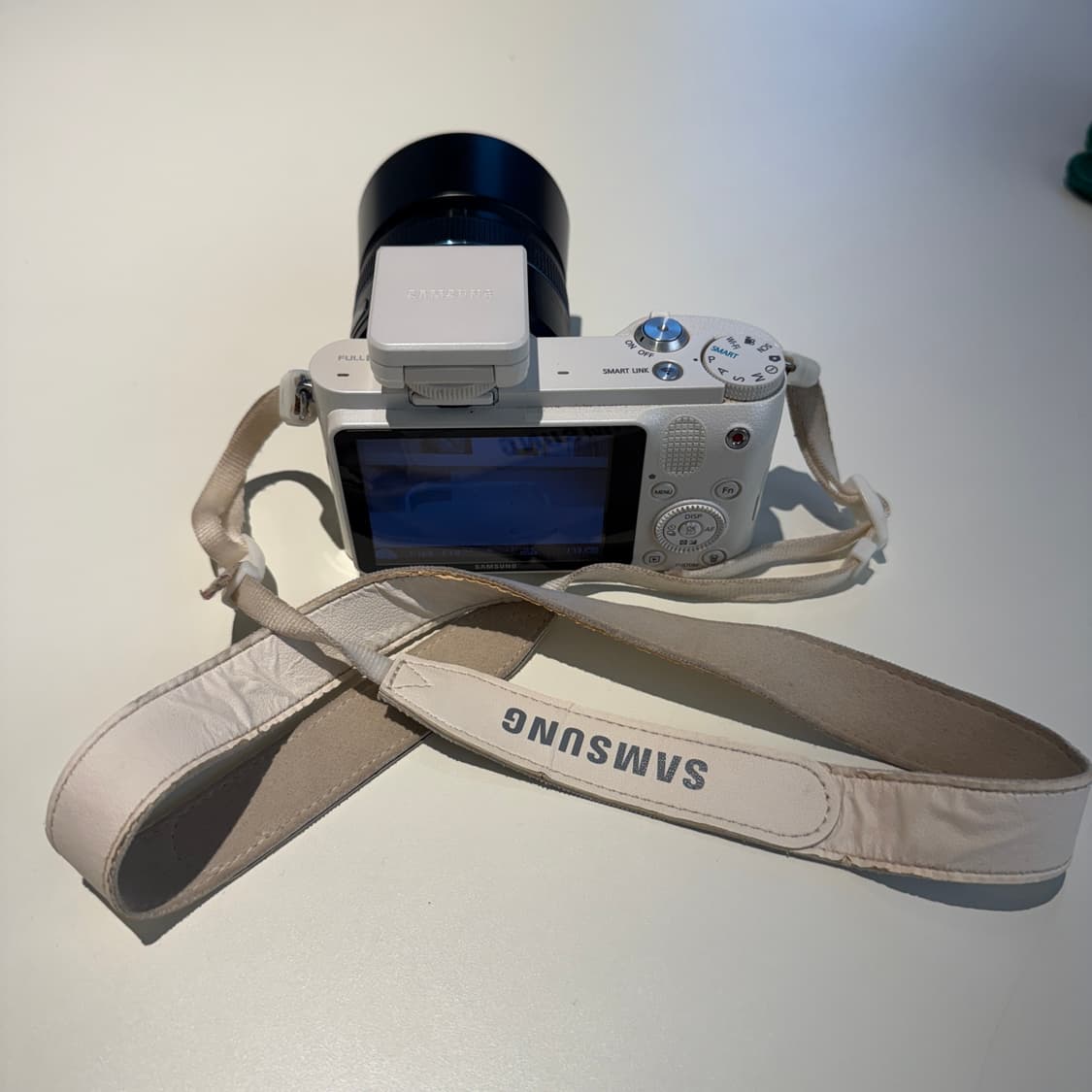 삼성 NX1000 미러리스 디카 화이트 20-50mm 렌즈 상품이미지3