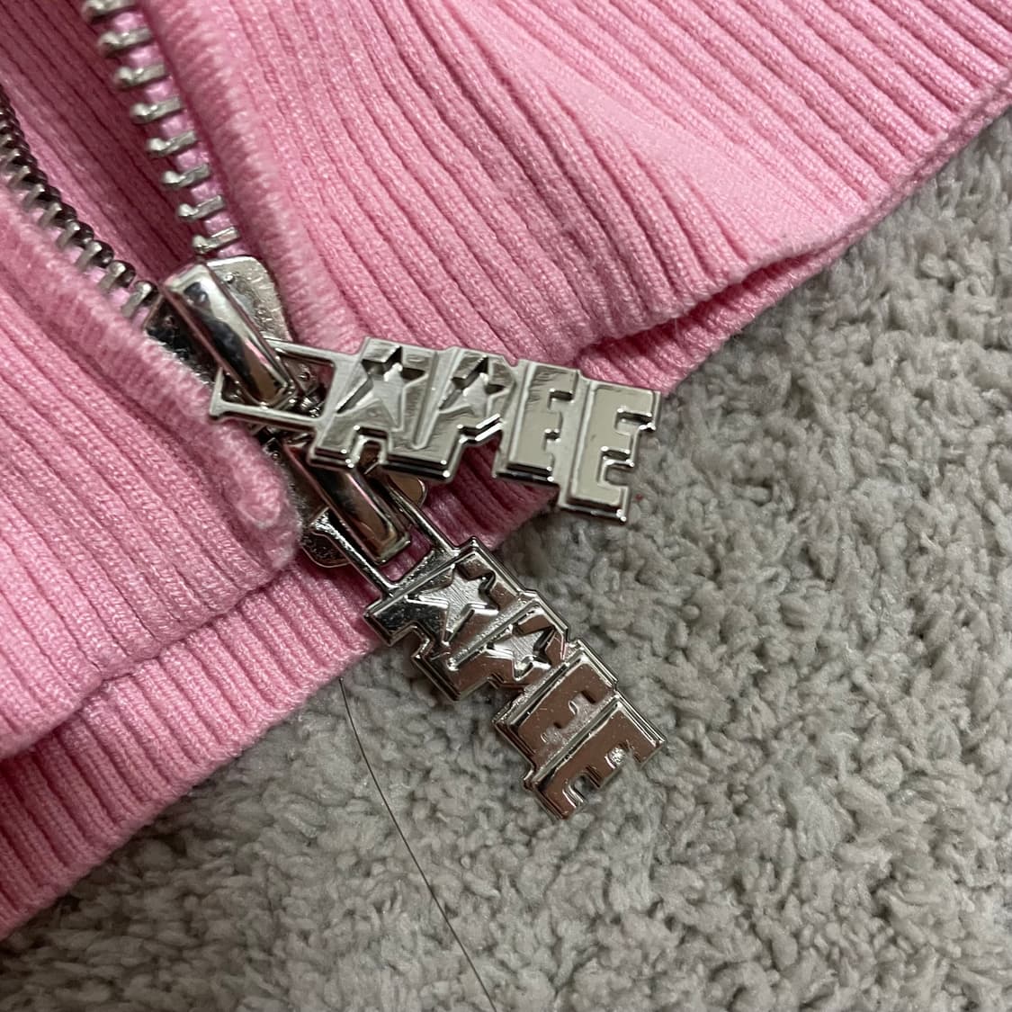 XS) 베이프 APEE 딸기우유맛 핑크 크롭 후드 집업 상품이미지5