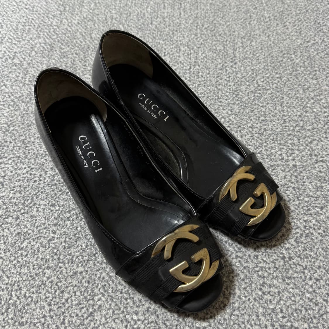 Gucci 구찌 금장 로고 에나멜 펌프스 구두 37.5 245 상품이미지1