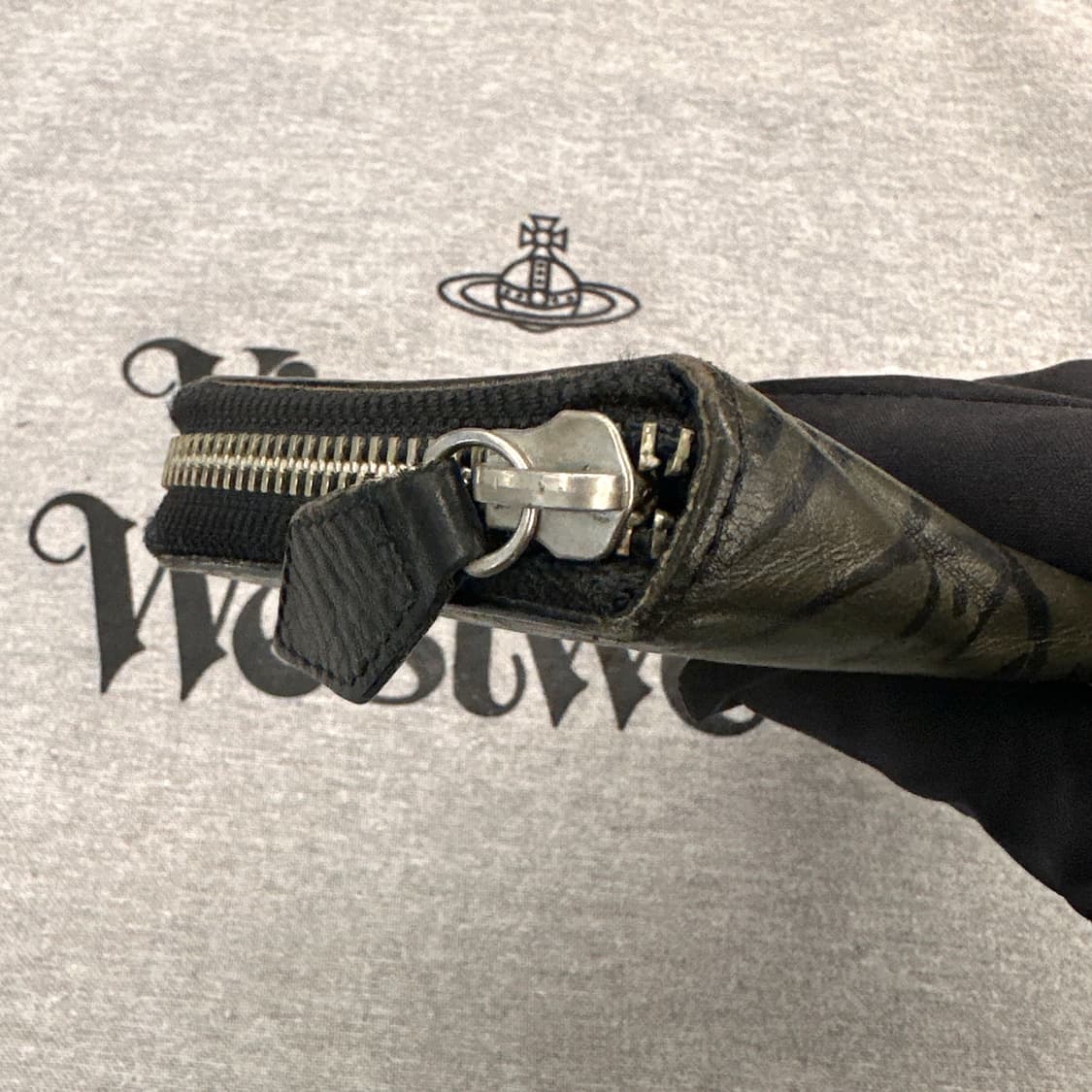 비비안웨스트우드 오브 엠보싱 가죽 장지갑 상품이미지9