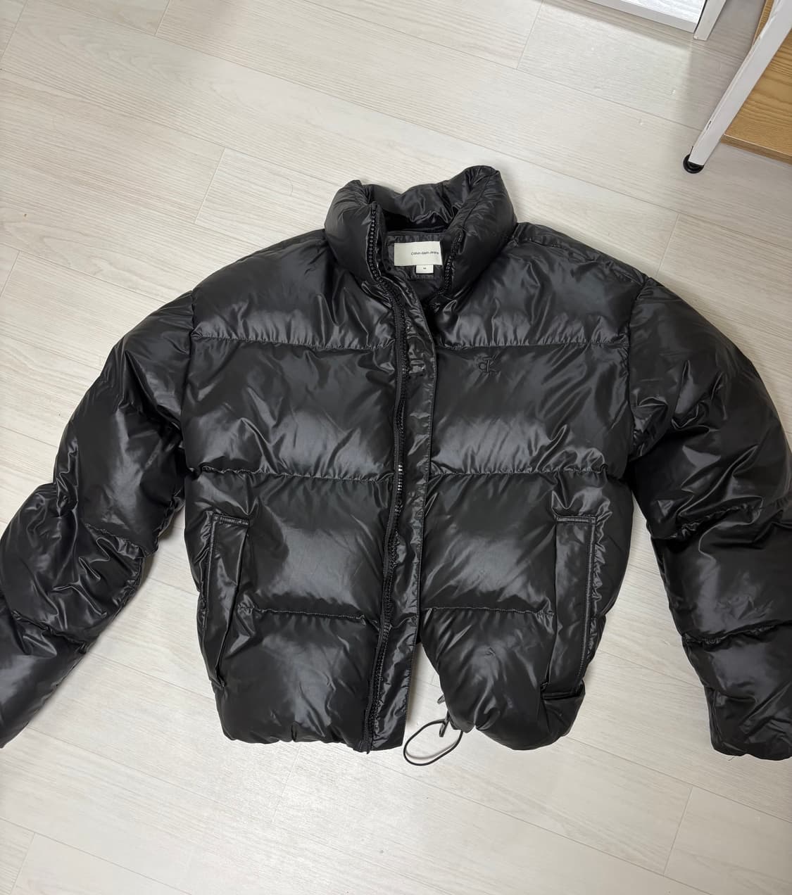 캘빈클라인 카라 글로시 다운 패딩 상품이미지3