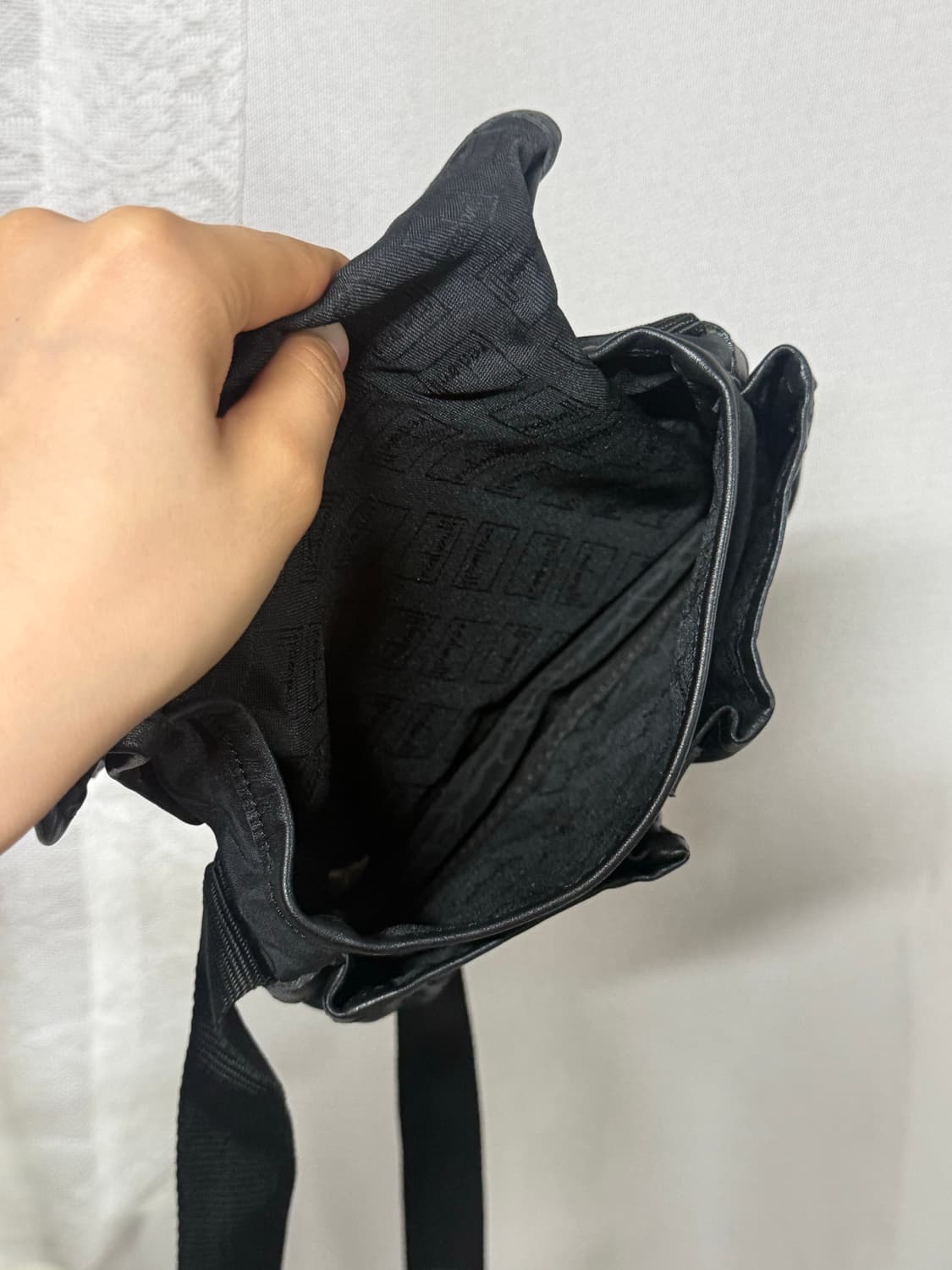 모스키노 골드 빅로고 버클포켓 나일론백 상품이미지8