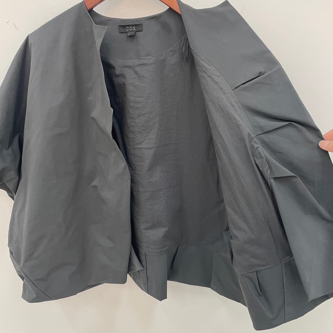 코스 폴리 오버핏 오픈 반팔 탑 아우터 상품이미지5