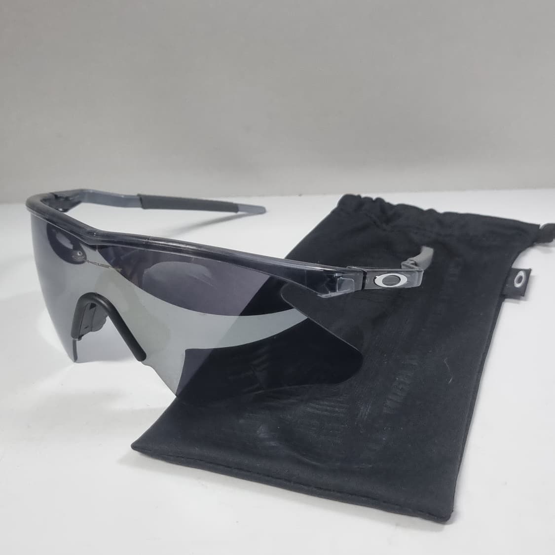 오클리 초기형 엠프레임(1991) 크리스탈 블랙 상품이미지1