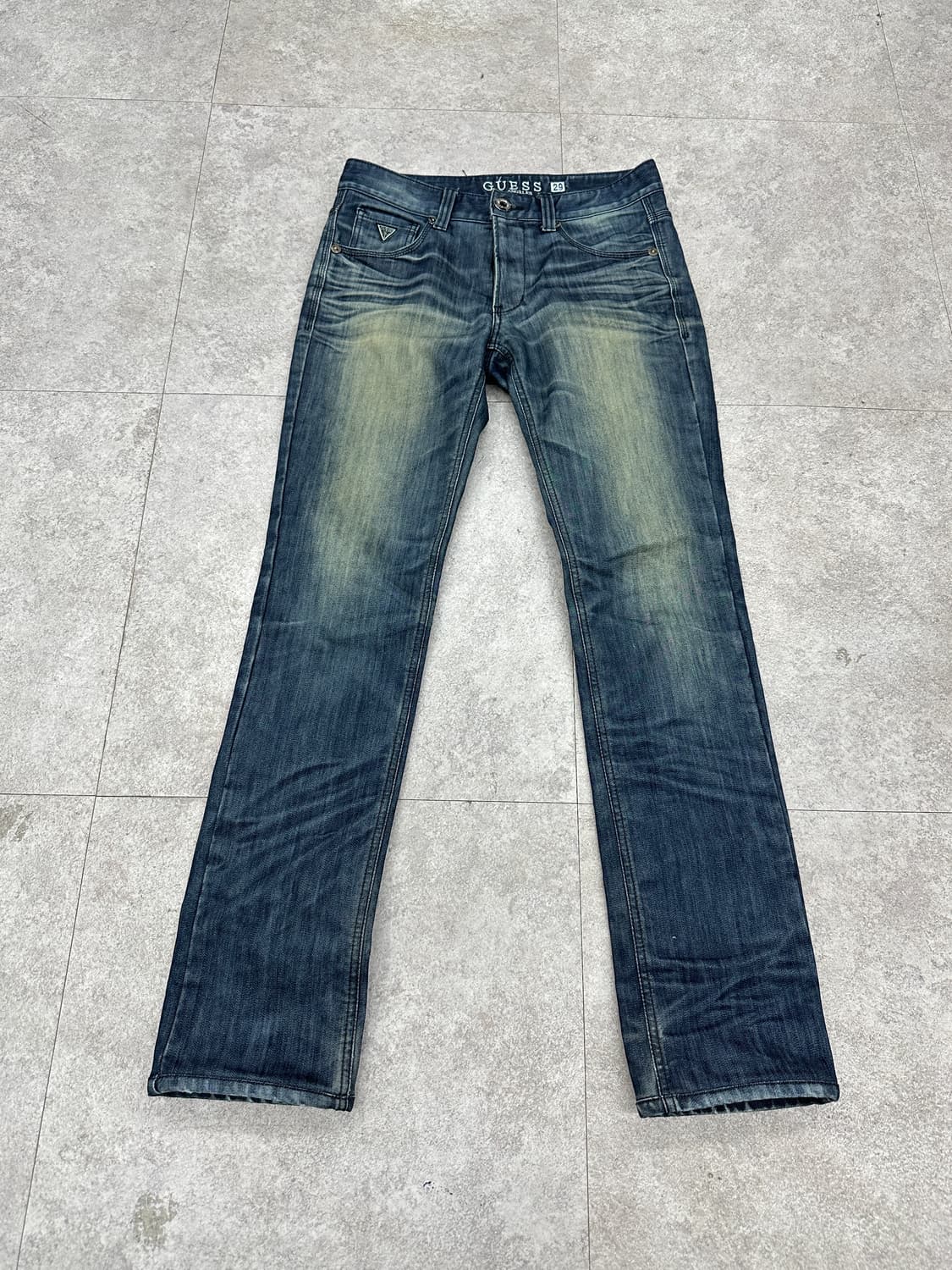 Guess 주름 가공 워싱진 상품이미지1