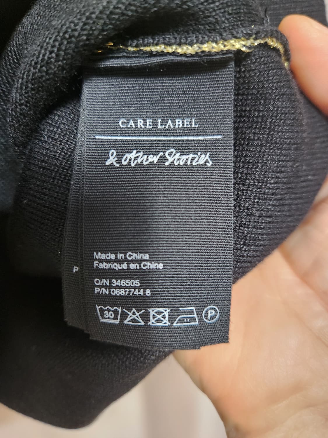 & Other Stories 금사 브이넥 니트 상품이미지7