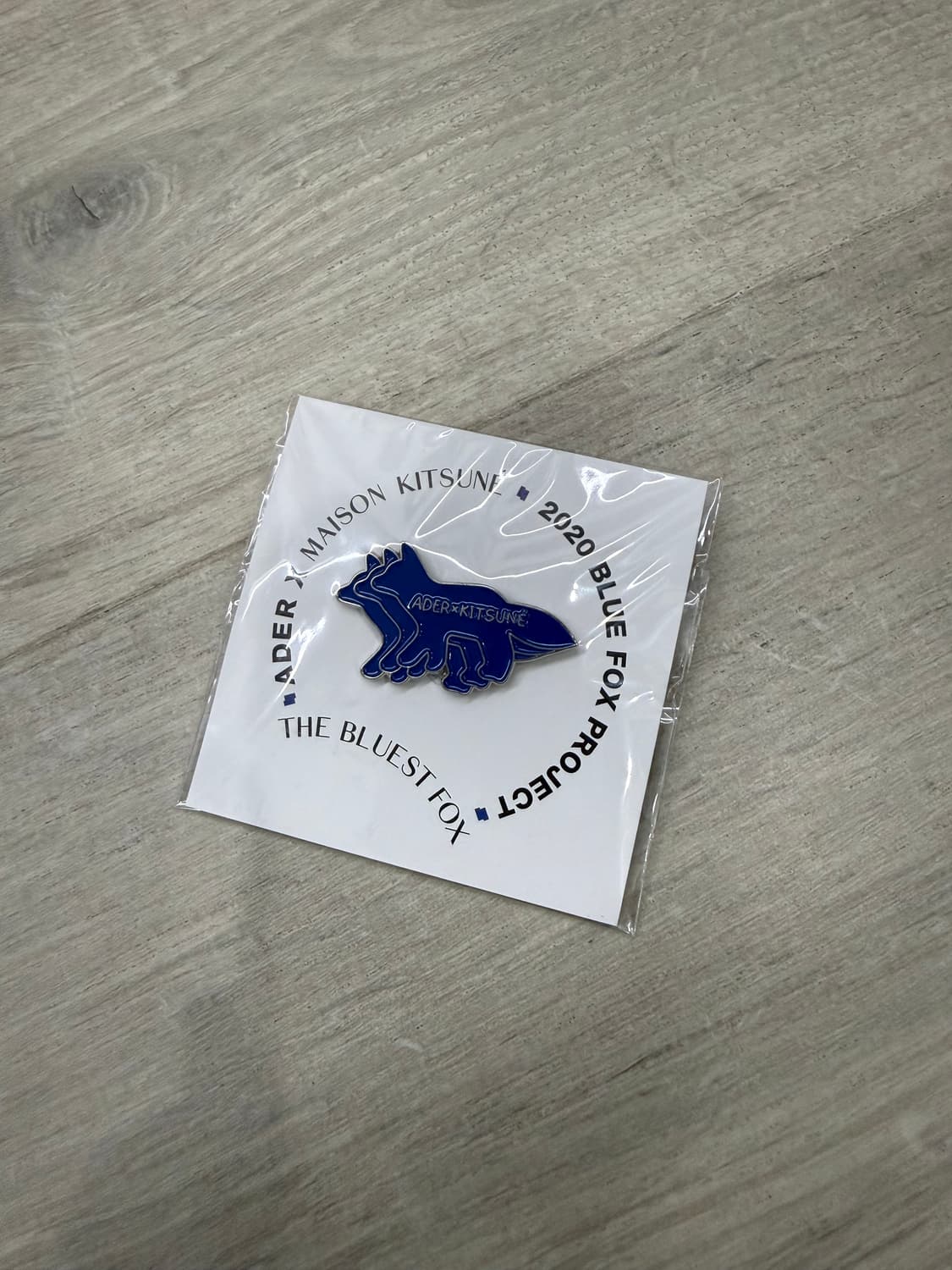 아더에러 메종키츠네 핀 뱃지 상품이미지1