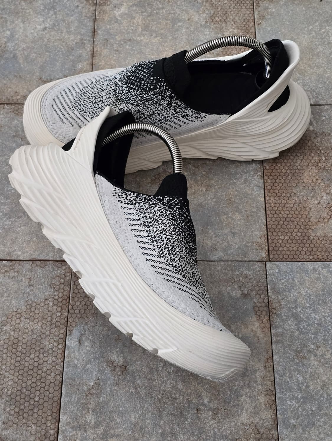 (280)호카 리스토어 tc 블랙 앨러배스터  상품이미지4