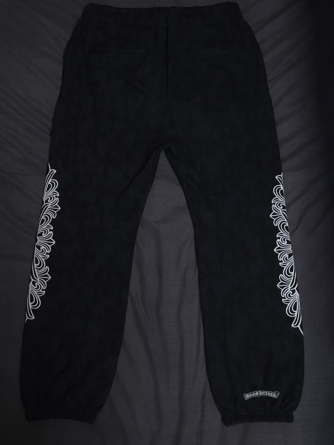 [L] 크롬하츠 세메터리 올오버 프린트 스웻팬츠 블랙 상품이미지3