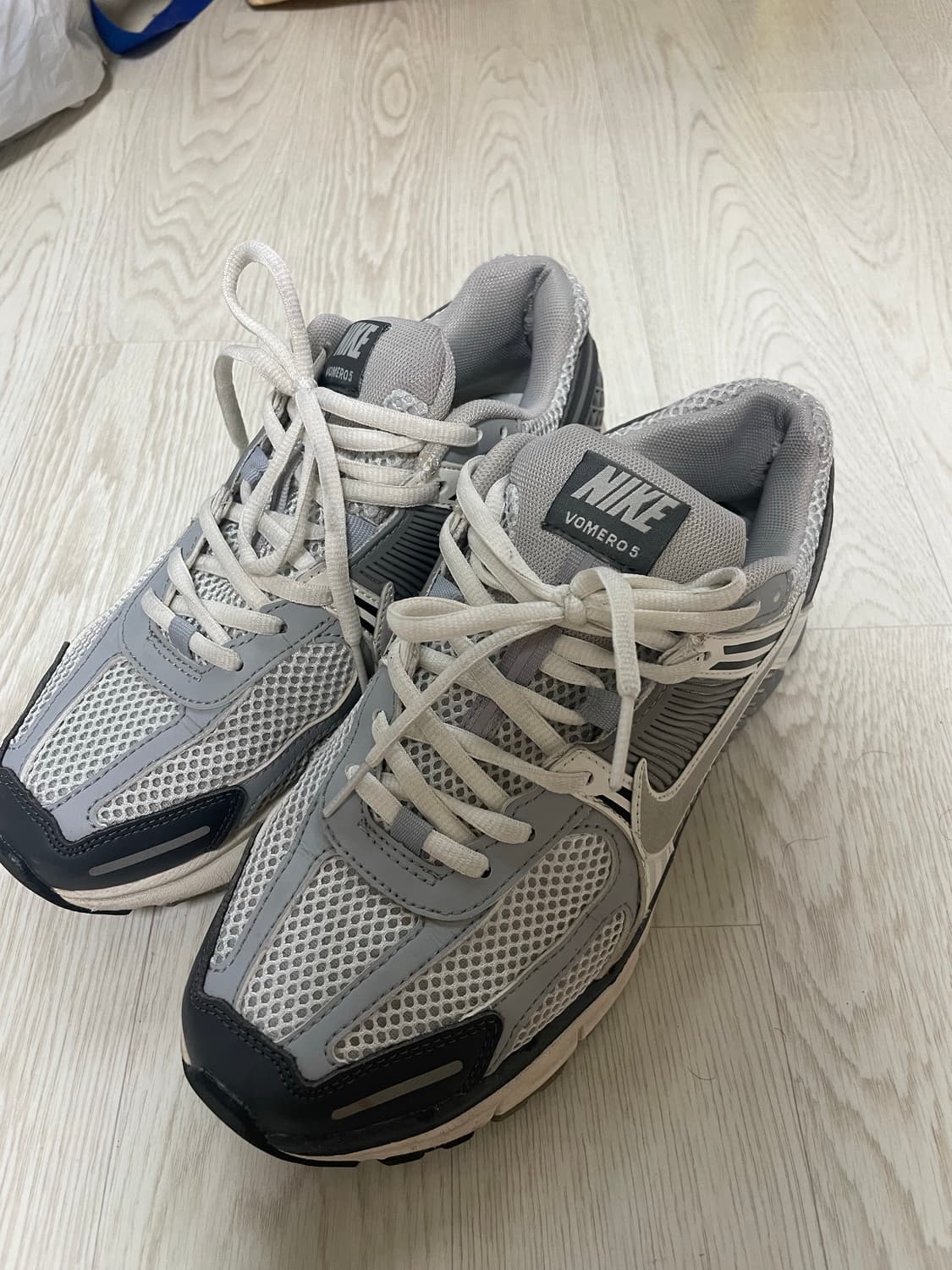 나이키 줌 보메로5 퓨어 플래티넘 실버 260 상품이미지1