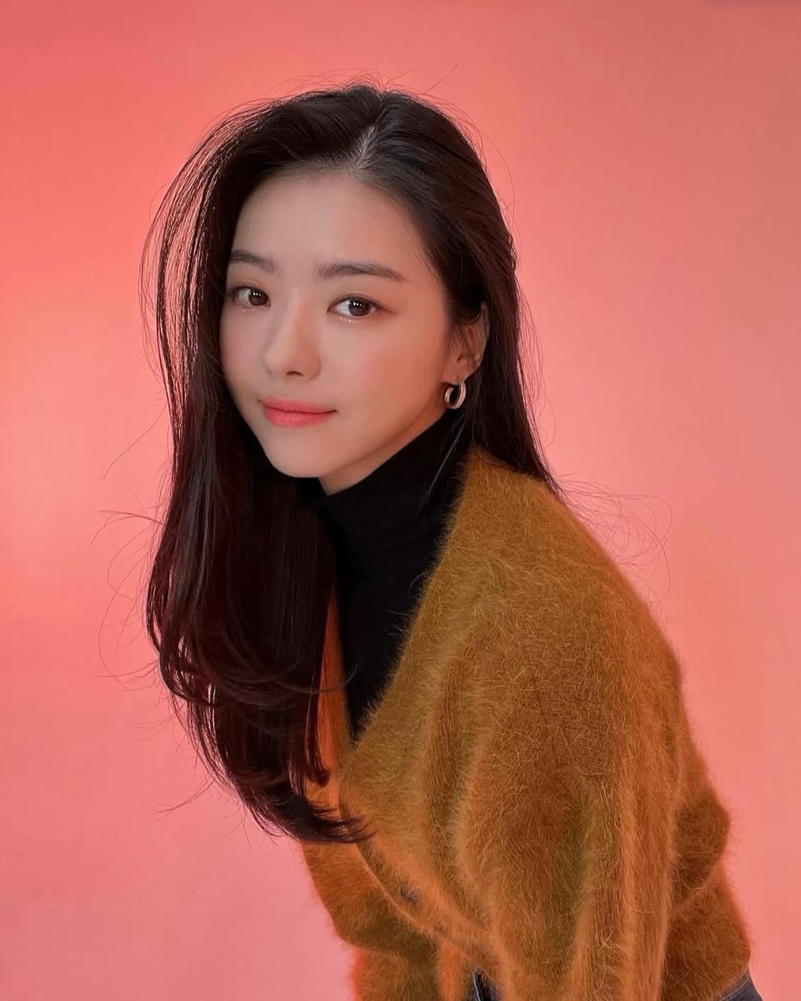 택O) 다이애그널 모헤어 실루엣 가디건 브라운 [이해리, 임나영 착용] 상품이미지2