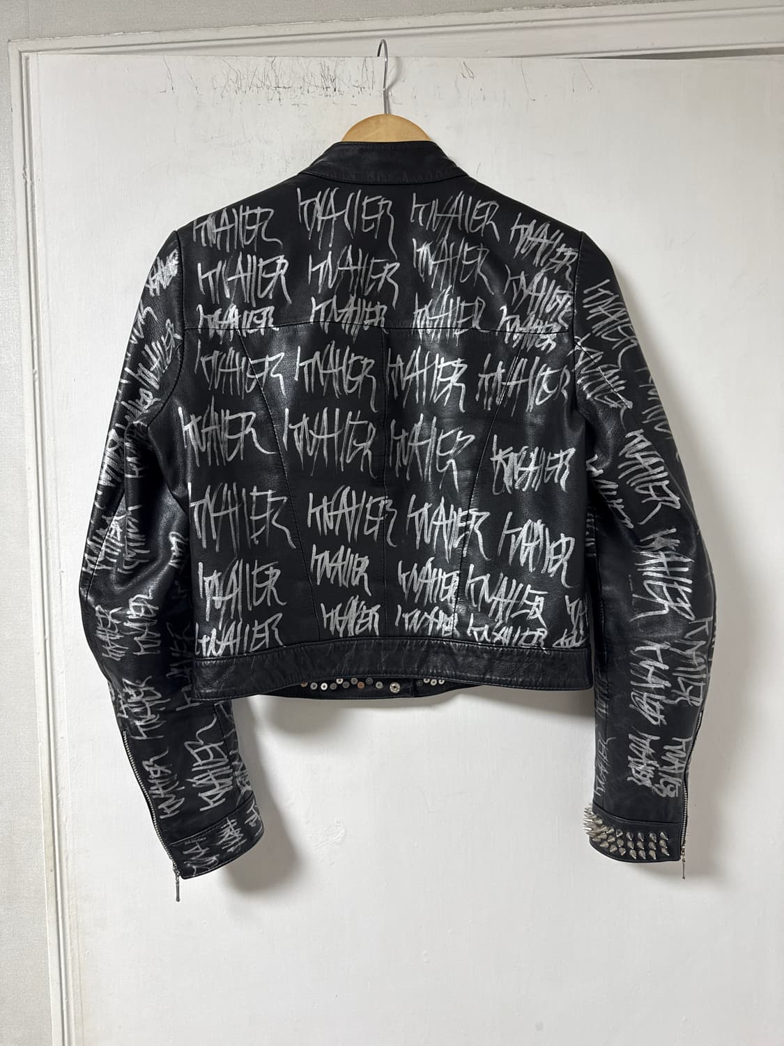 knall3r  로고 낙서 메탈스터드 락스피릿 크롭  레더 자켓 상품이미지4