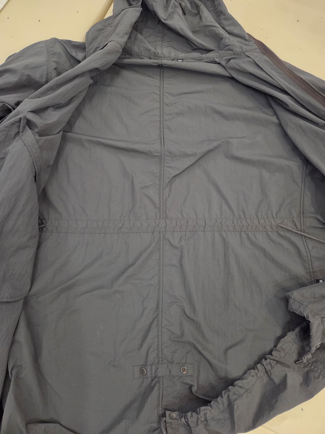 유니클로 포켓터블 피쉬테일 파카 상품이미지9